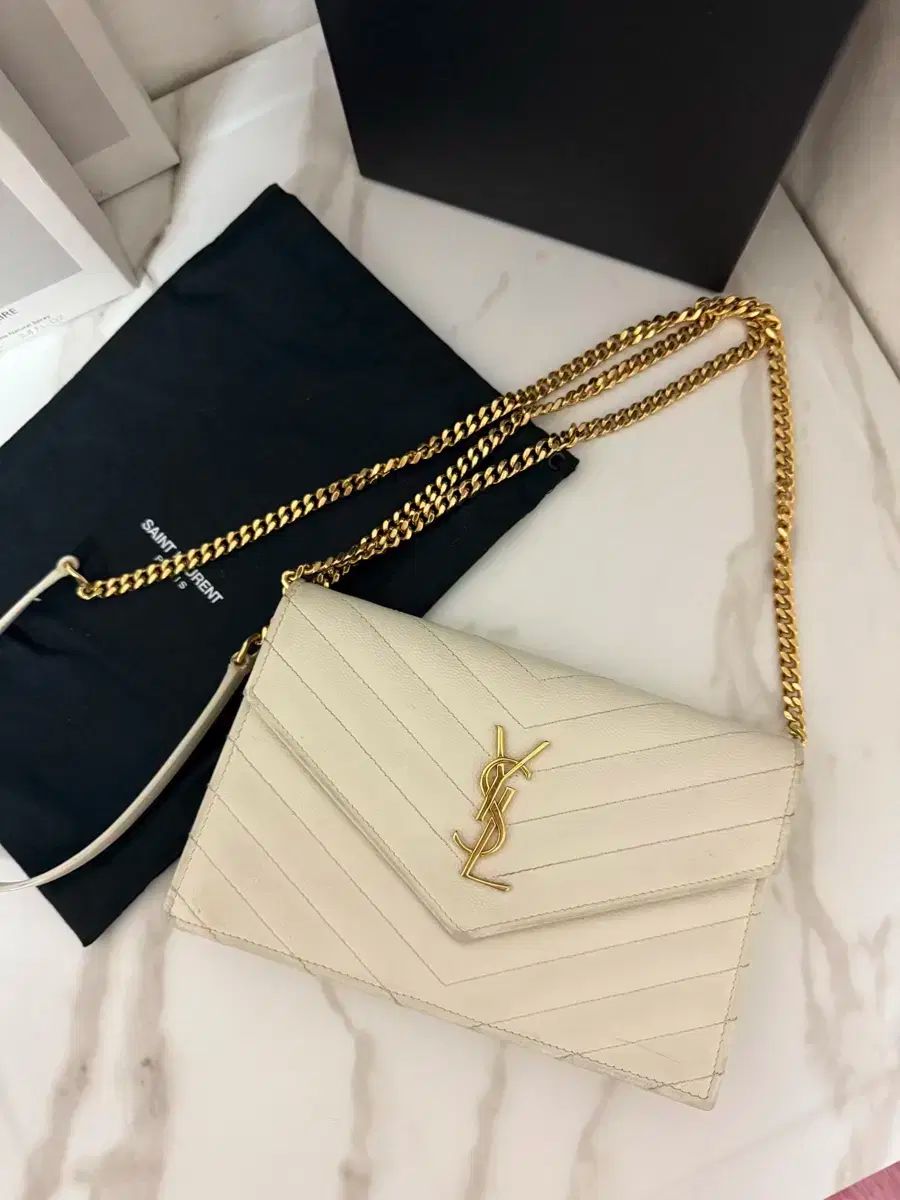YVES SAINT LAURENT イヴ サンローラン エンベロープ woc チェーンバッグ 金具 クロスバッグ