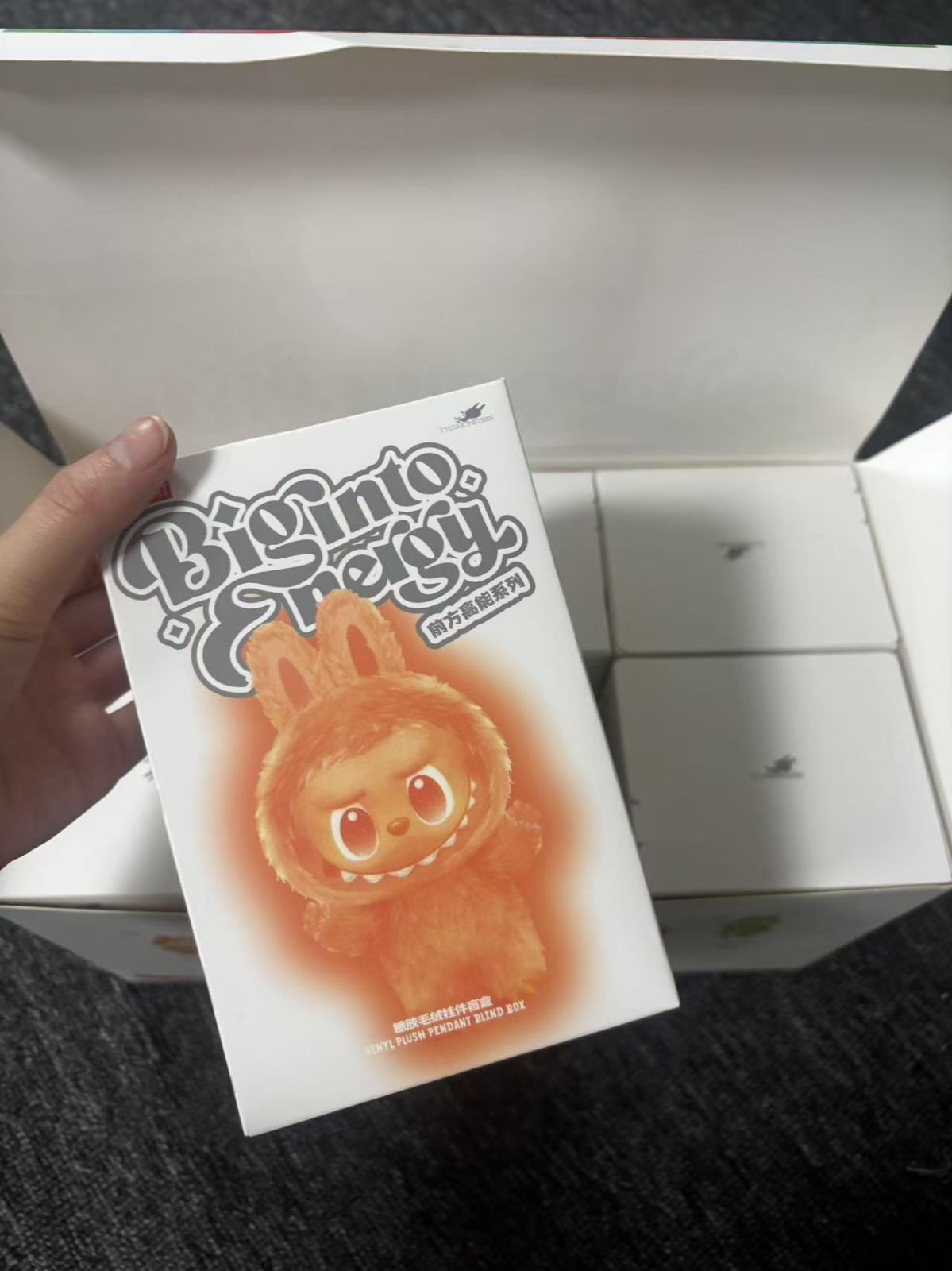 定番 美品】Labubu シュリンク 1BOX Energy into Big MONSTERS THE ぬいぐるみ