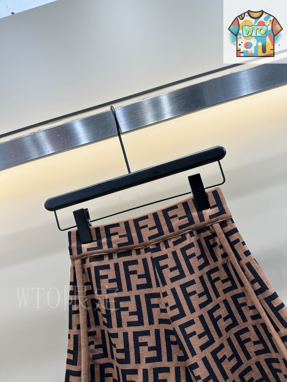 【Fendi】ジャカードサイクリングショーツ Fendi】ジャカードサイクリングショーツ カミュ： 無地 ソフト