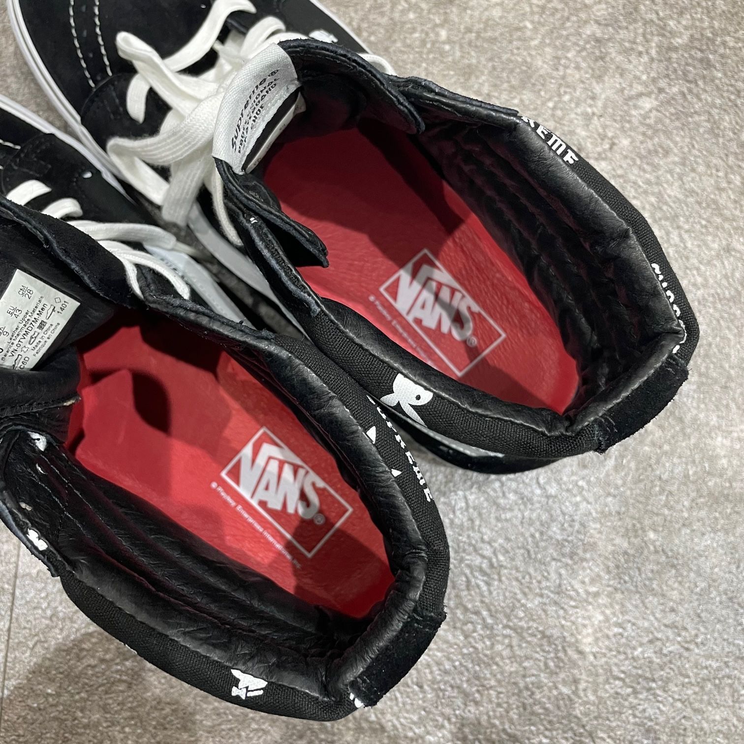 Supreme と Vans によるコラボレーションモデル SK8-HI、ERAの2