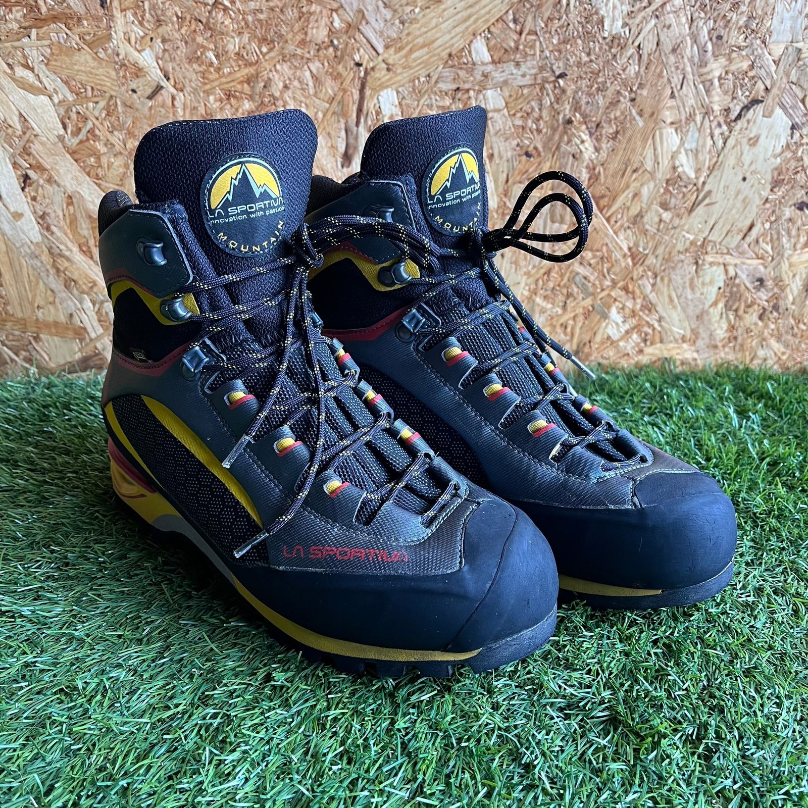 スポルティバ 登山靴 新品 44 LA SPORTIVA スポルティバ