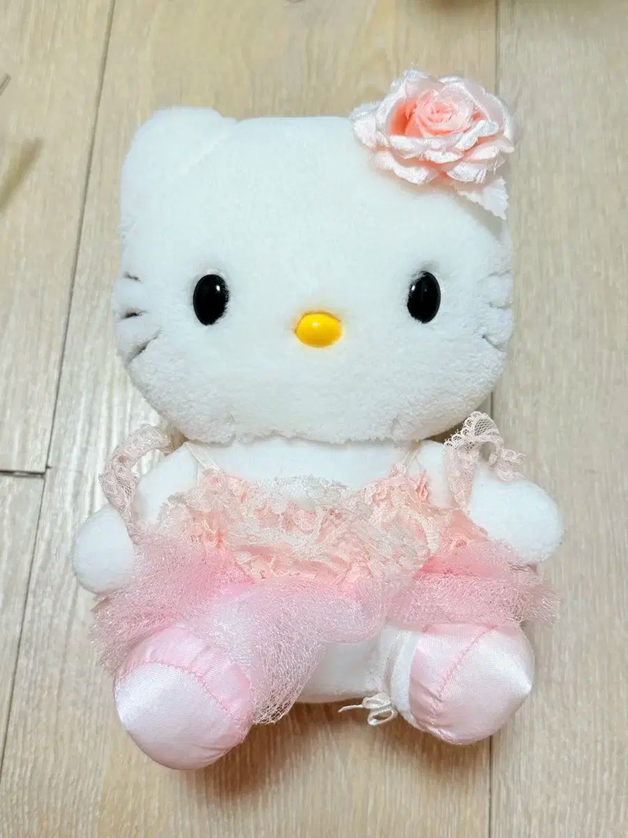 クラシック HELLO KITTY バレリーナ キティ ぬいぐるみ ラベルが消えて