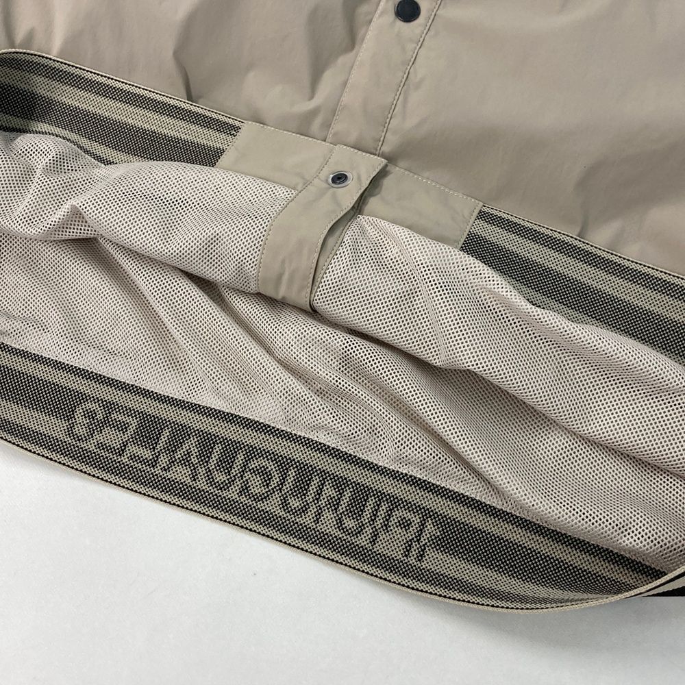 サイズ：6 1PIU1UGUALE3 GOLF  メッシュ裏地付 異素材切替 半袖ジャケット  ベージュ系 [240101481002] ゴルフウェア メンズ ストスト サイズ：6 1PIU1UGUALE3 GOLF メッシュ裏地付 異素材切替 半袖