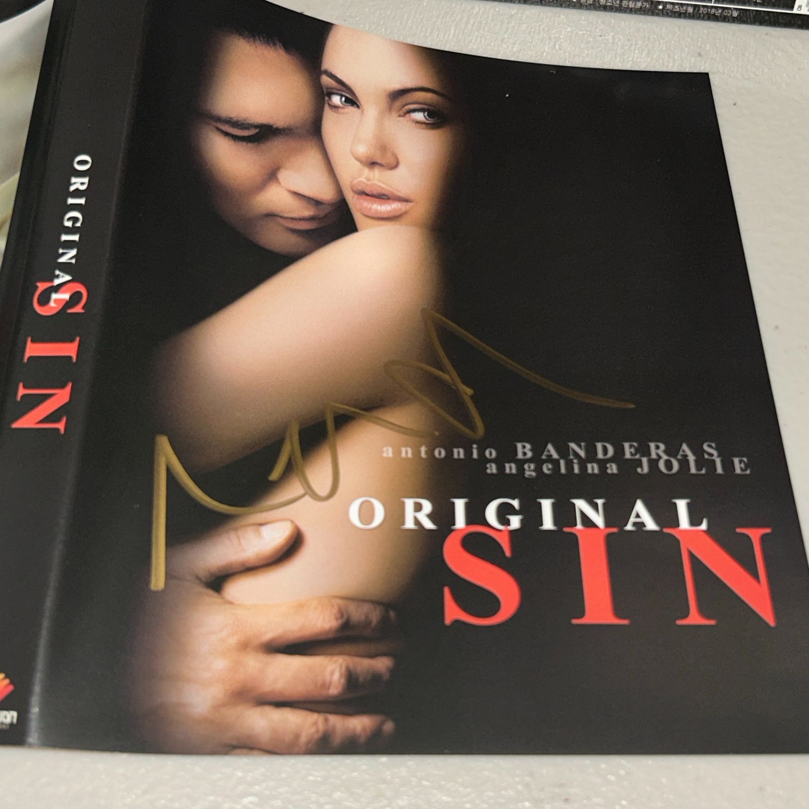 セール中…アンジェリーナ・ジョリー直筆サイン入り超大型写真… Amazon.co.jp: お宝…アンジェリーナジョリー直筆サイン入り超
