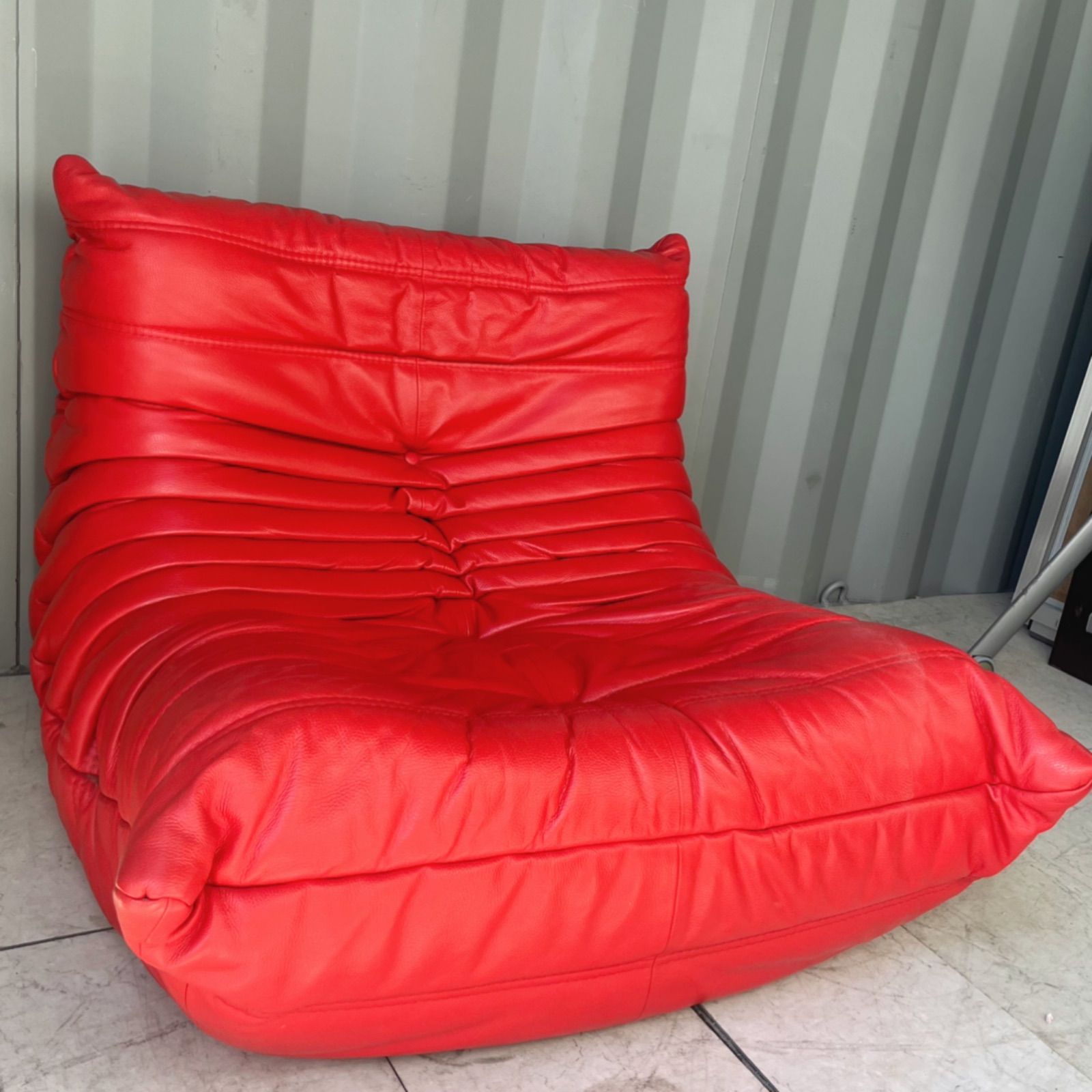 取付無料！リーンロゼ フランス トーゴ レッドレザー 本革シングルソファ✨ 取付無料！リーンロゼ フランス トーゴ レッドレザー 本革シングル