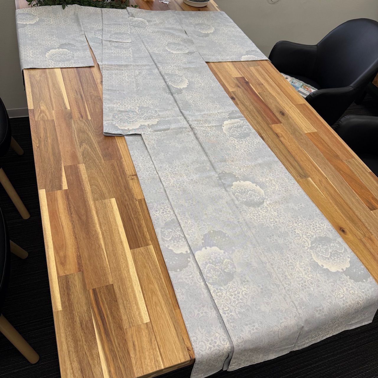 本場白大島紬 9マルキカタス式有色絣 伝統工芸士 紫峰 お仕立て上がり お値打ちに 10月27日迄期間 掲載品