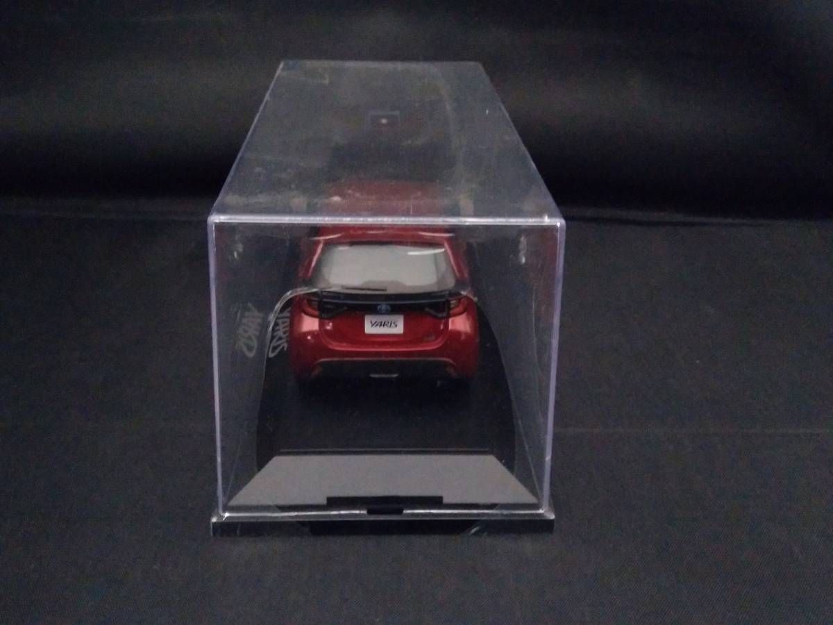1/30 トヨタ YARiS センシュアルレッドマイカ 未開封 1/30