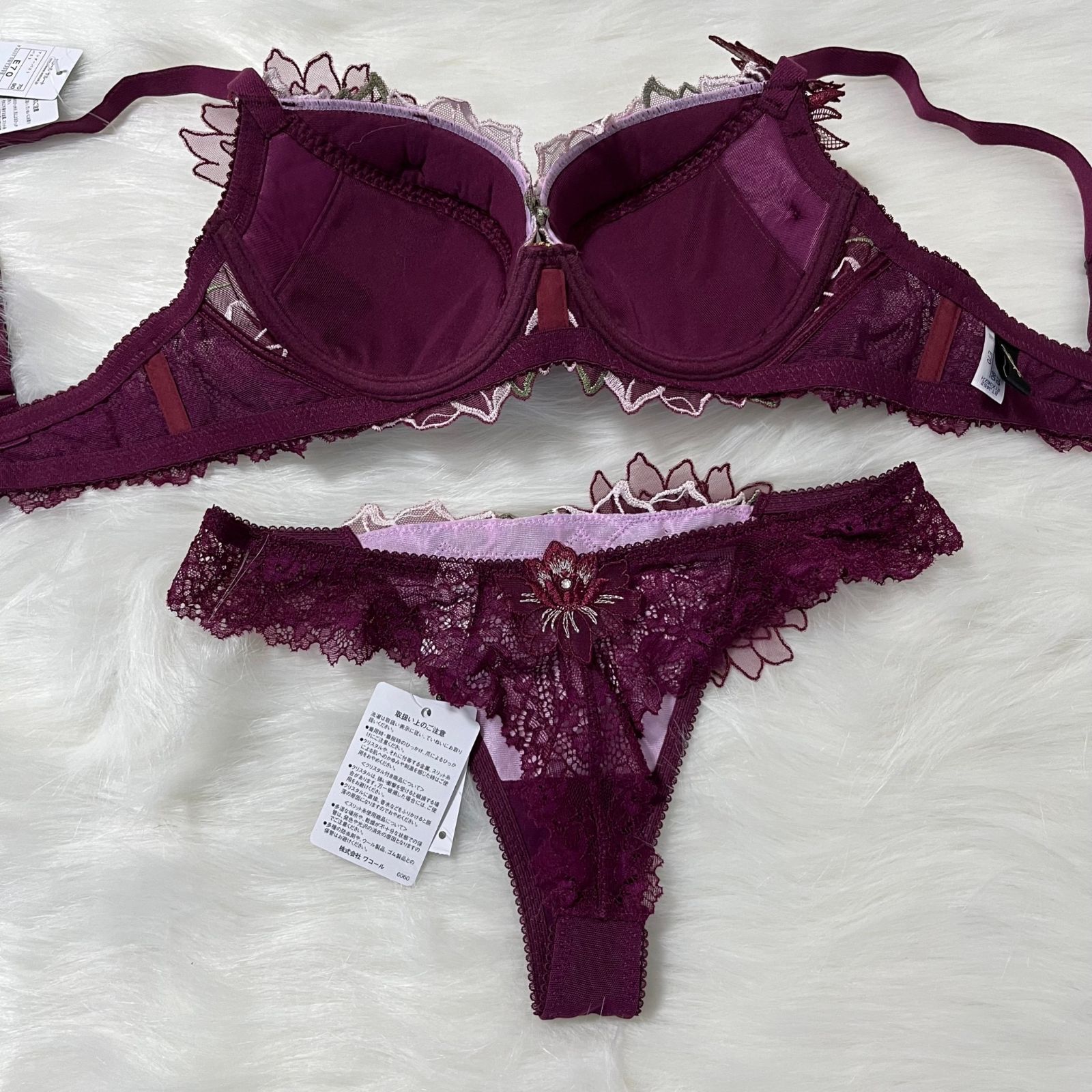 サルート ブラジャーショーツセット　D75 タグ付き未使用品　スワロスキー サルート ブラジャーショーツセット D75 タグ付き未使用品