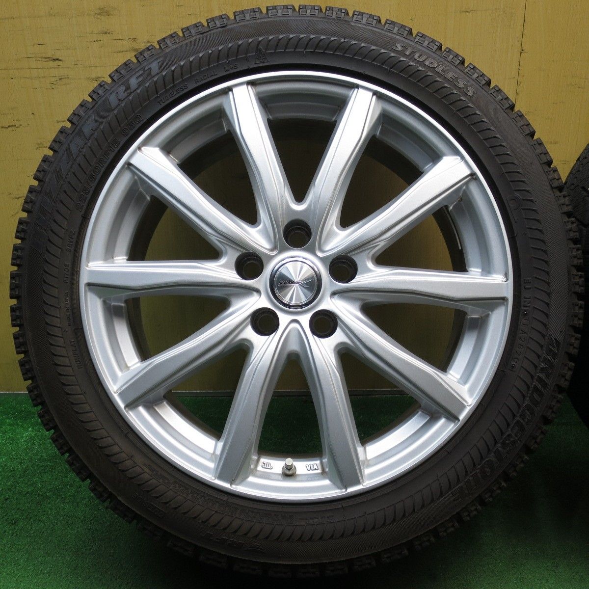 バリ溝！9分スタッドレス 225/50R18 ブリヂストン ブリザック RFT