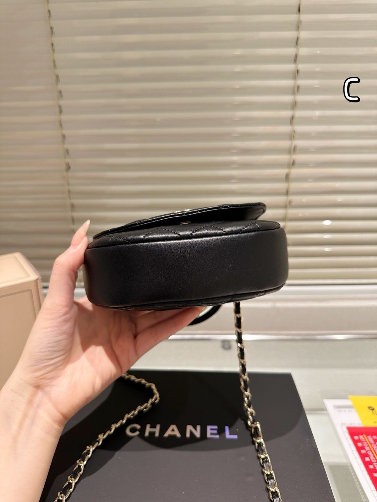 今日特価】CHANEL 25c Early Spring Black Gold Chain Handle