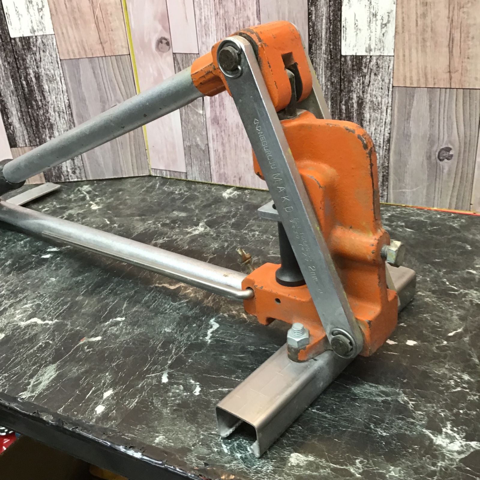 チャンネル穴あけ工具