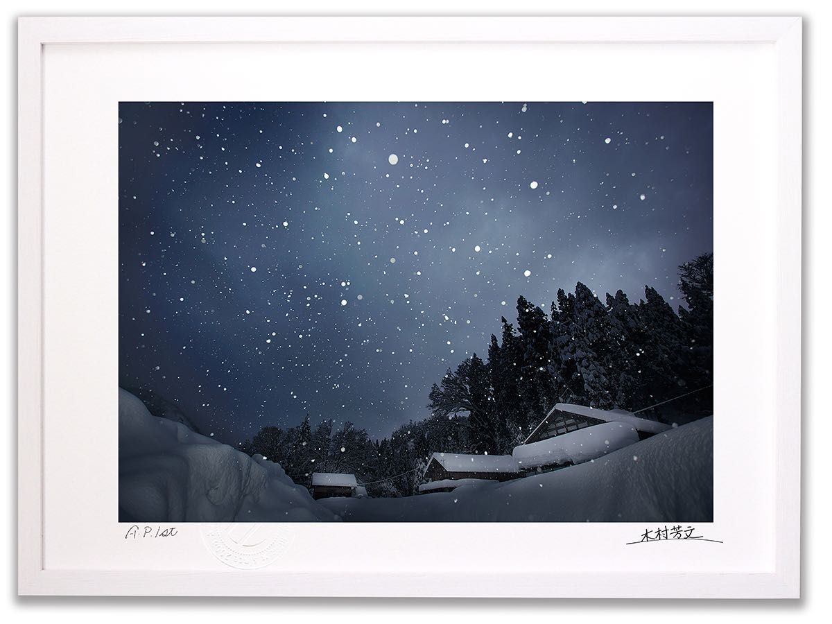 アートフォト 絵画 壁掛け 雪降る夜|白山市|インテリア 壁掛け 額入り 額装込 風景画 油絵 ポスター アート アートパネル リビング 玄関 プレゼント モダン アートフレーム おしゃれ 飾る Mサイズ