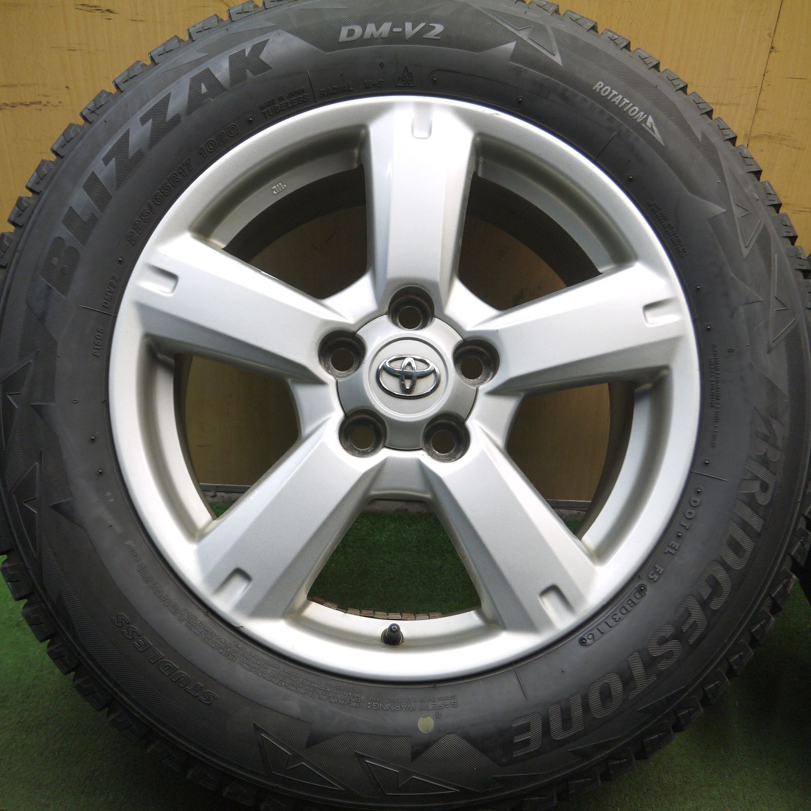 送料込み！ブリヂストン 225/65R17 タイヤ・WARENホイールセット