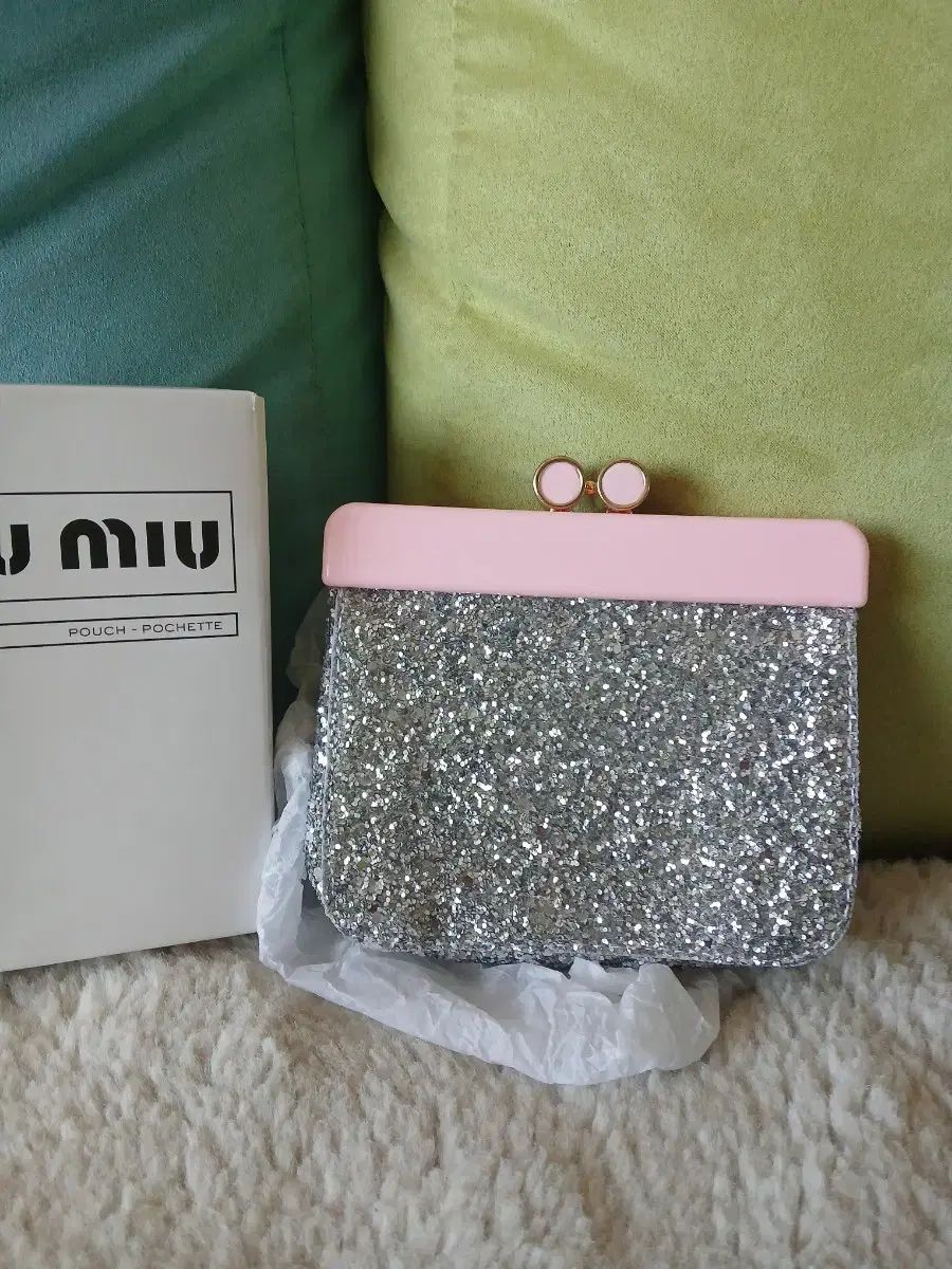 MIU MIU(ミュウミュウ) グリッター ポーチ - メルカリ