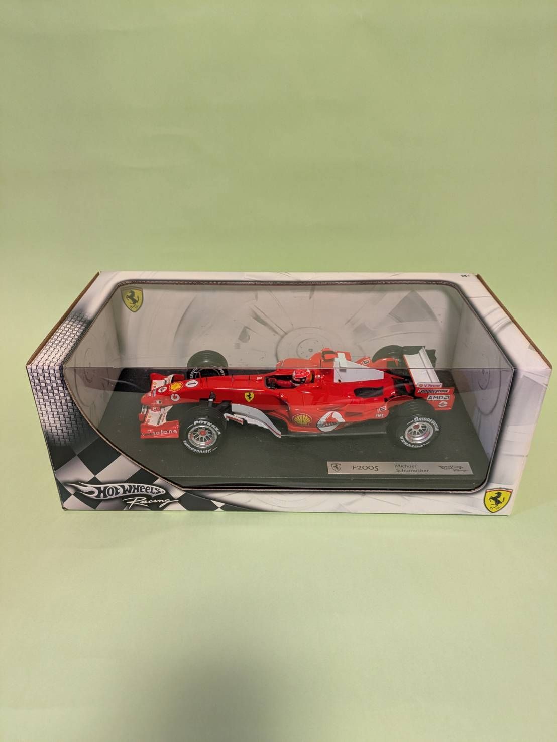 苦戦の1年…1/18 マテルフェラーリF2005 シューマッハ - メルカリ