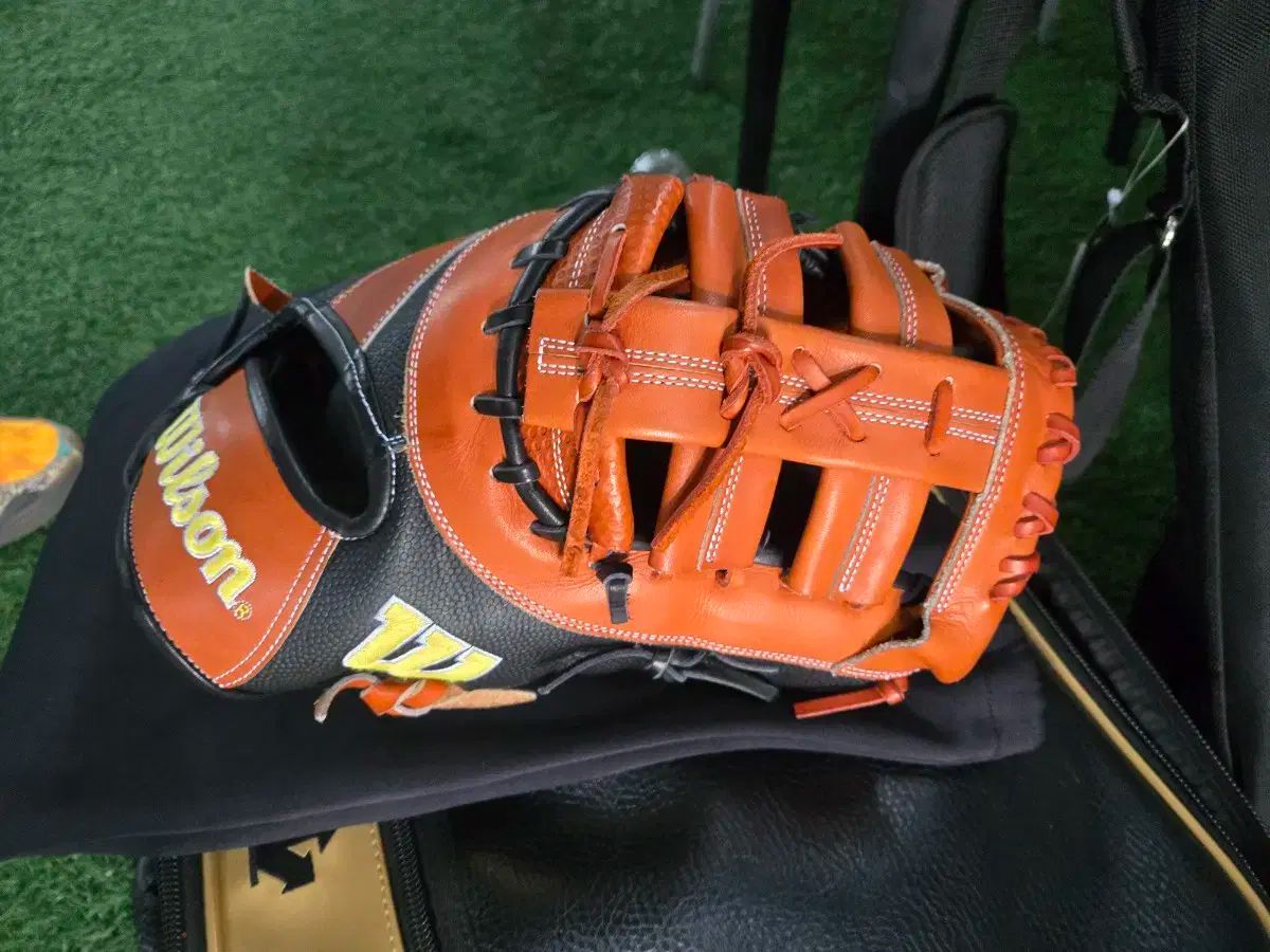 Wilson A2000 キャッチャーミット 黒/オレンジ Wilson A2000 GOTM October 2024 - 12.75