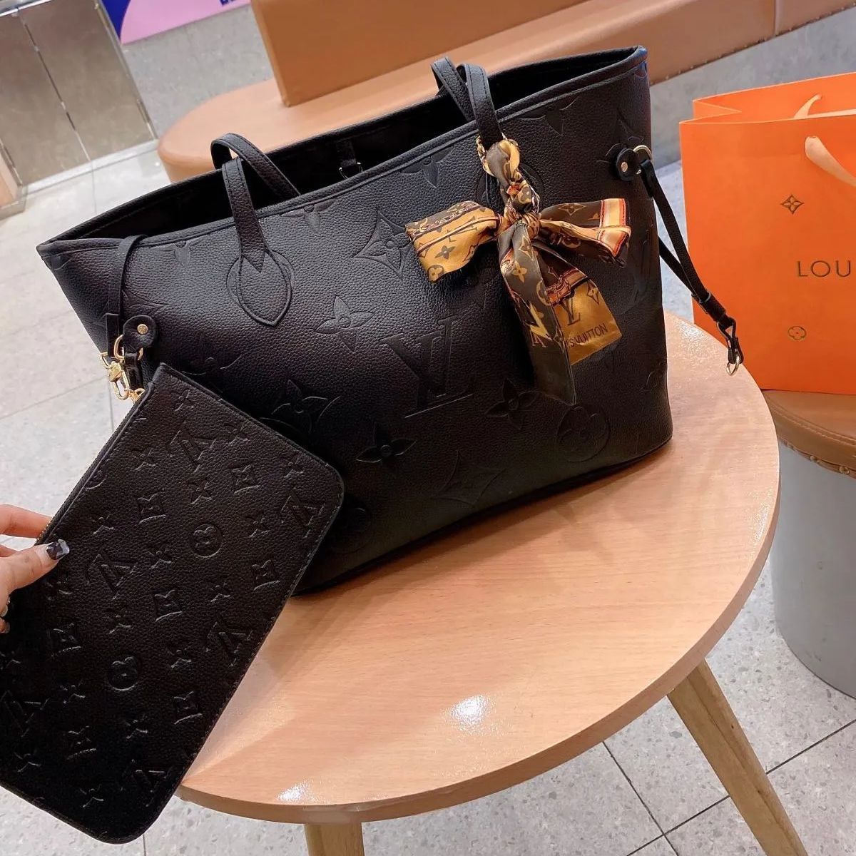 美品 LOUIS VUITTON ルイヴィトン ショルダーバッグ ハンドバッグ 財布 トートバッグ ランドセル - メルカリ