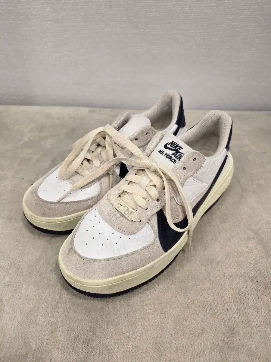 NIKE(ナイキ) レディース エアフォース 1 フラットフォーム スニーカーズ 260