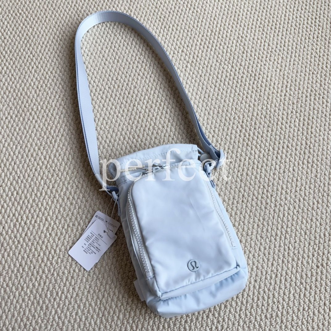 新品 lululemon ウォーターボトルホルダー Waterbottle Crossbody レディース ショルダーバッグ バックパック ネイビー