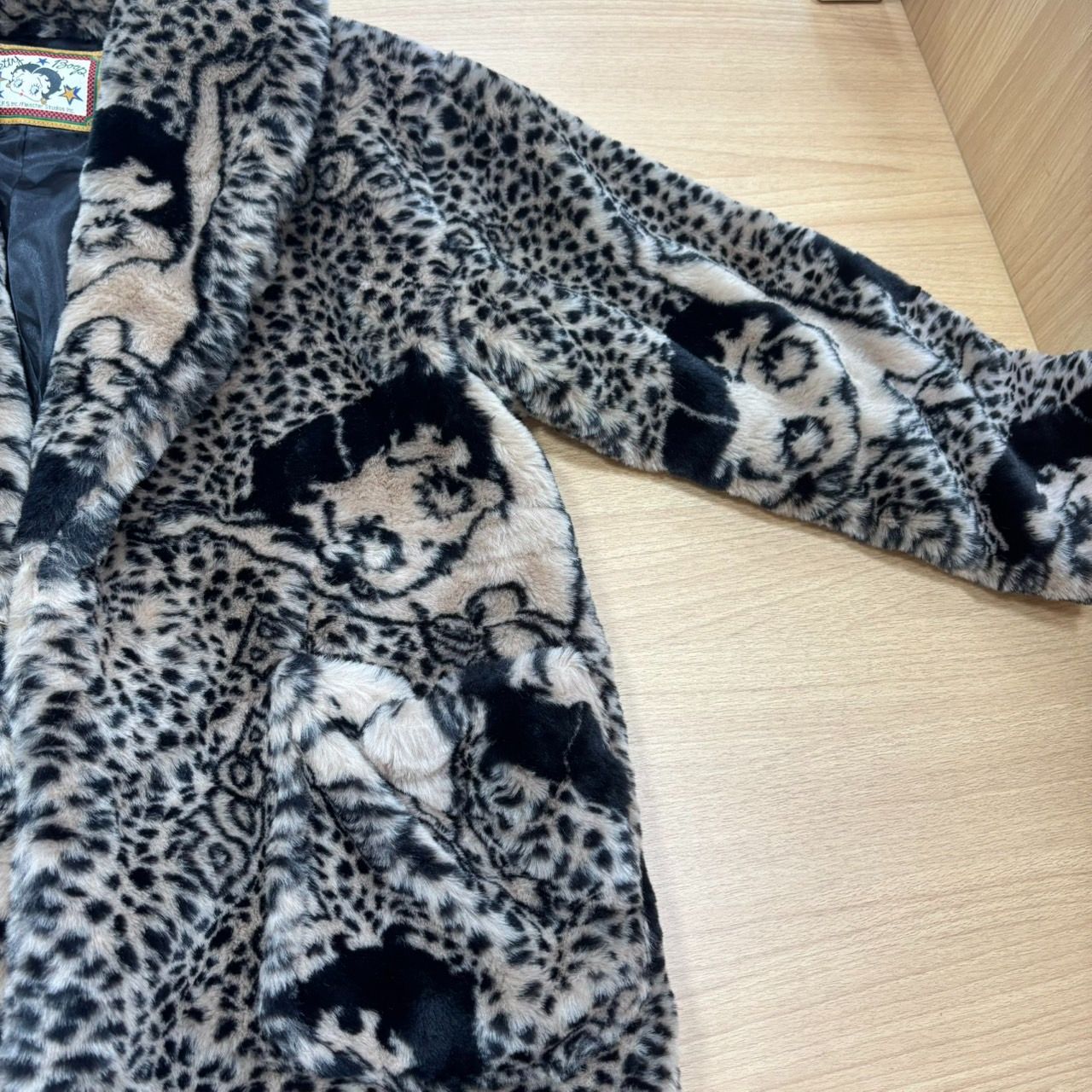 2年保障、送料無料。 EL6 ベティちゃん ヒョウ柄 ファーコート Betty Boop KT11017 スポーティスタイル