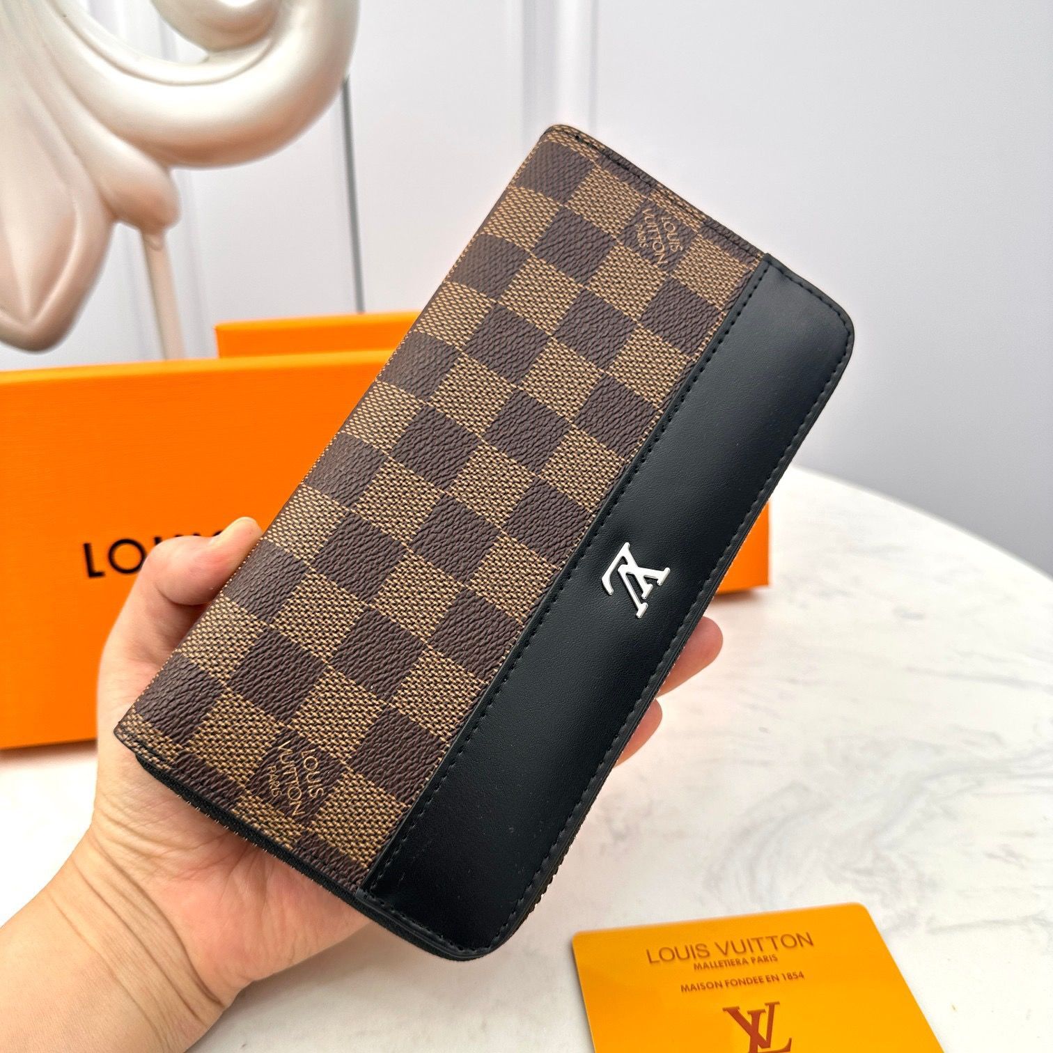 【早い者勝ち！】LOUIS VUITTON ファスナー式開閉 長財布