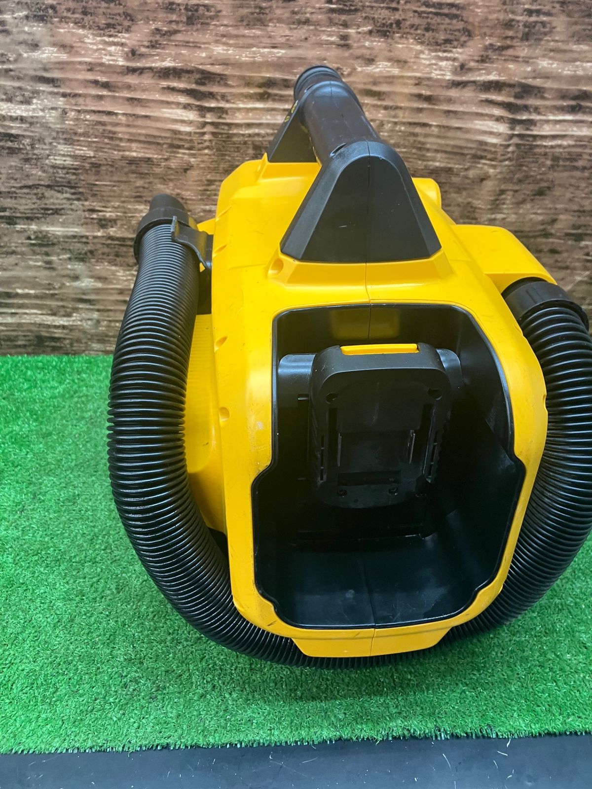 DEWALT(デウォルト) 18V 乾湿両用コードレスクリーナー DCV580-JP マキタのバッテリーで使用可能【川越店】