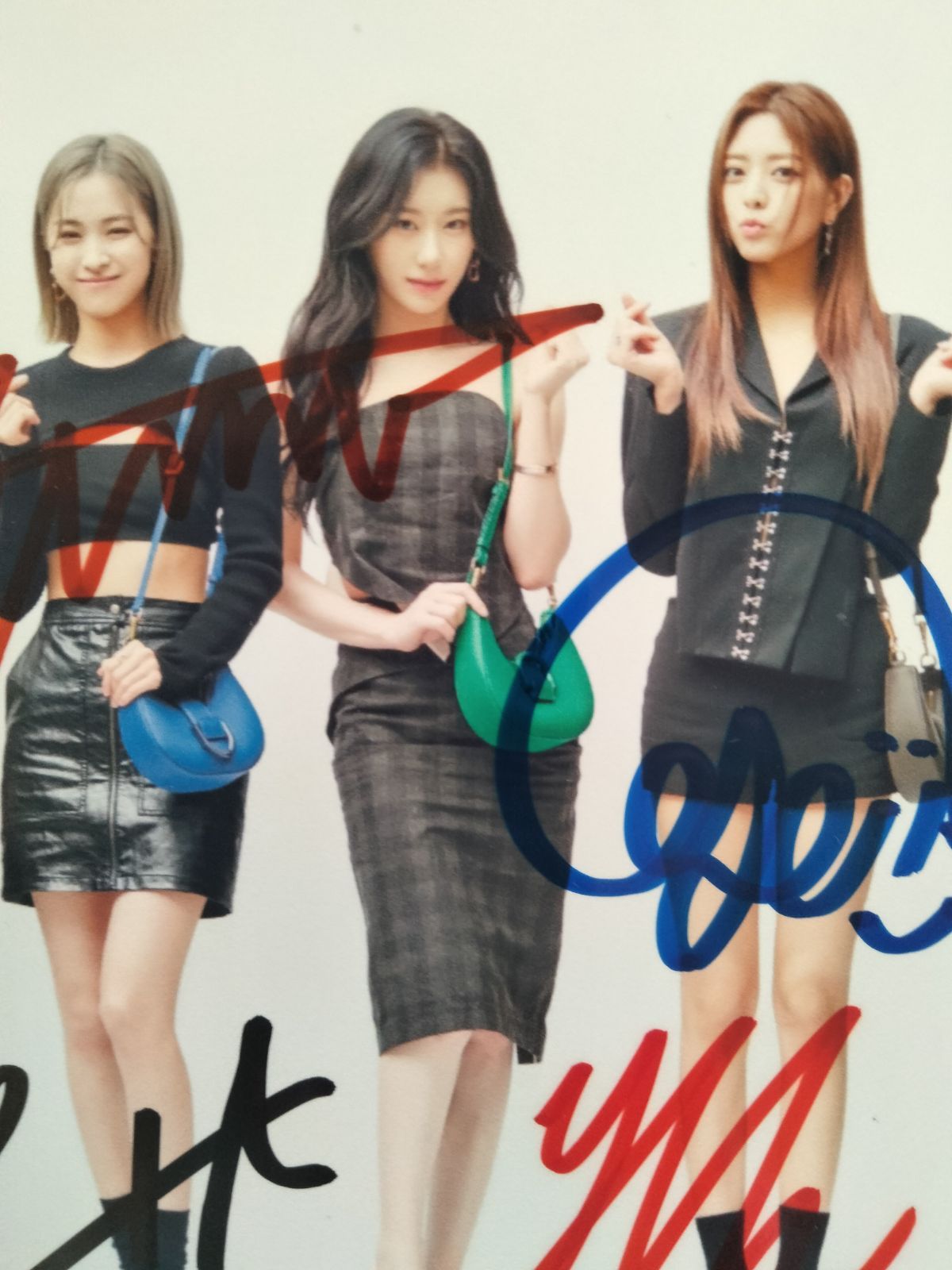 イッチ直筆サイン入り2Lサイズ写真…ITZY…イェジ リア リュジン