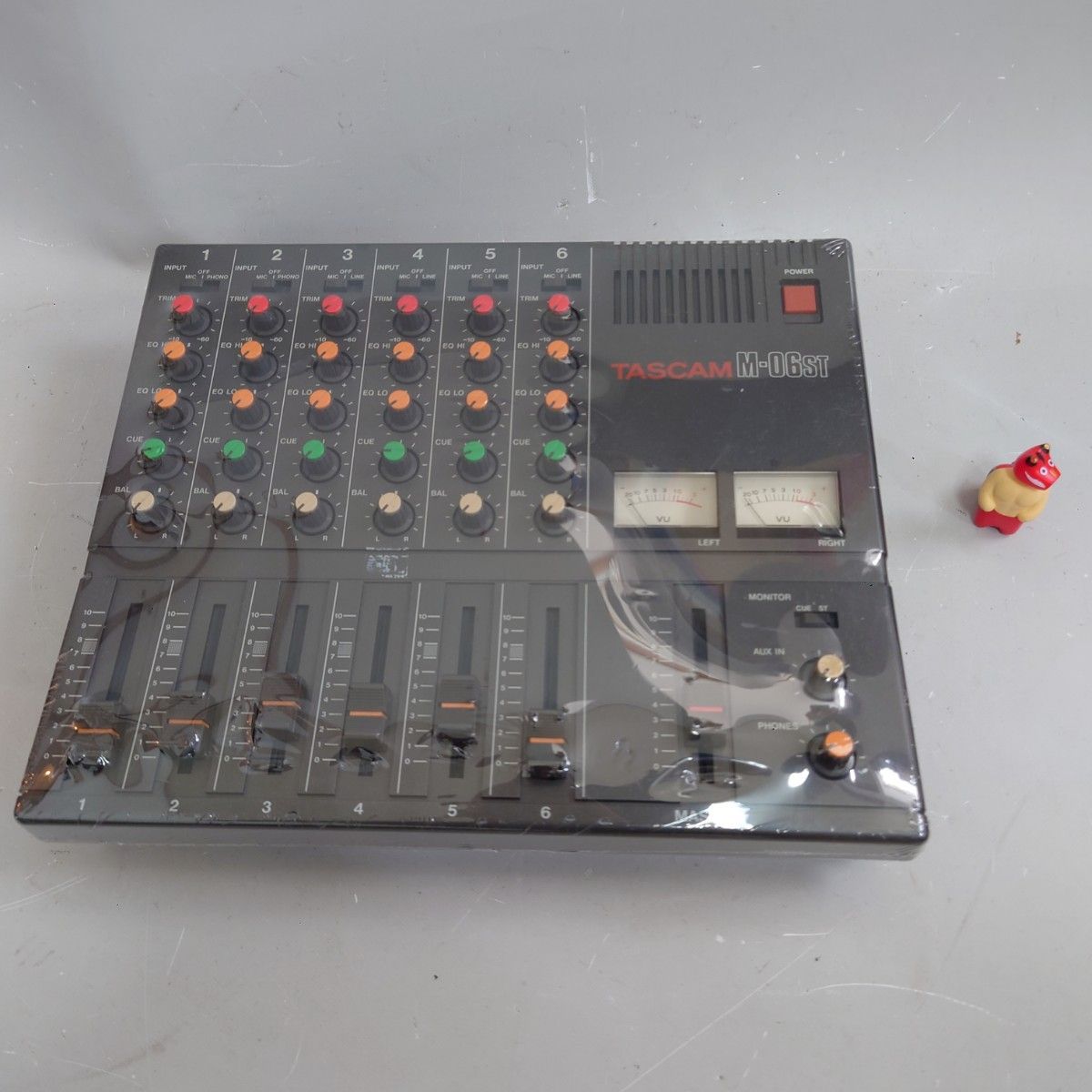 動作品 TASCAM M-06ST 本体のみ ｜6ch アナログミキサー ステレオ出力 タスカム z-1964
