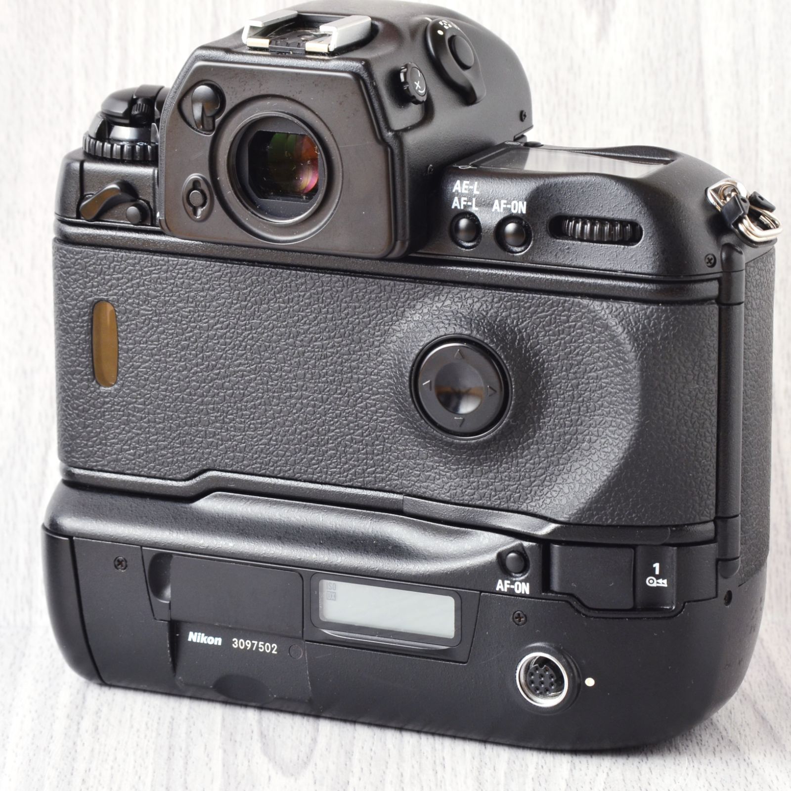 Aランク 完動品 Nikon F5 フィルムカメラ 1週間返品保証付き検討させていただきます．