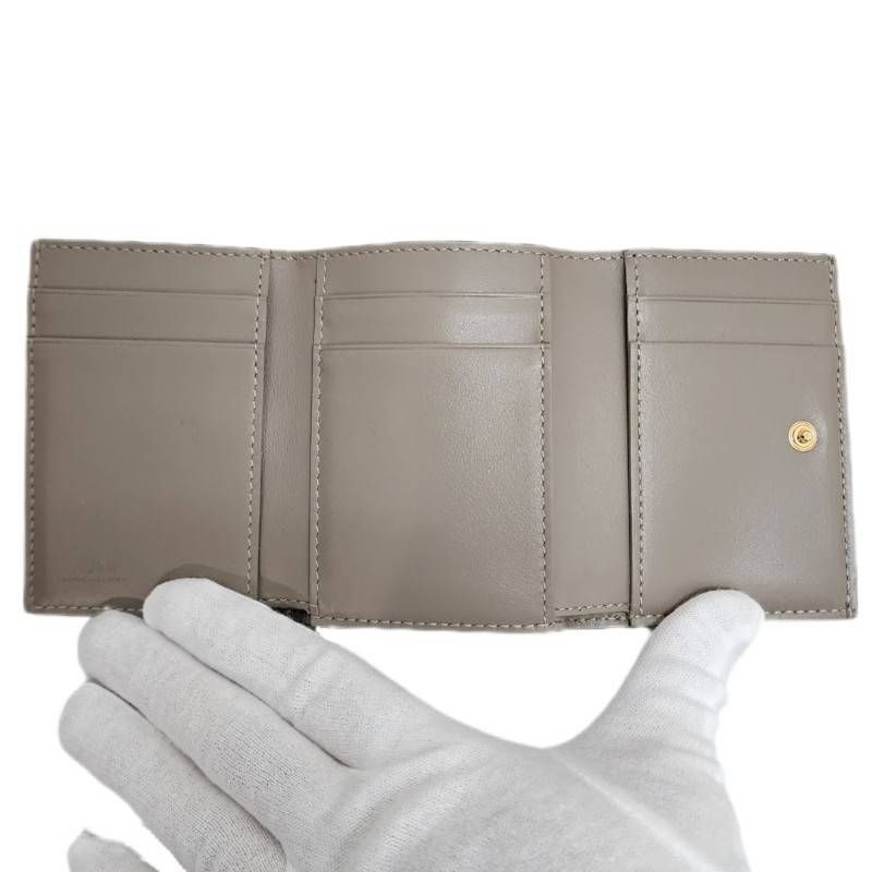 FENDI 三つ折り財布 グレー FENDI 三つ折り財布 グレー FENDI（財布 ・ グレー/灰色系）のフリマ