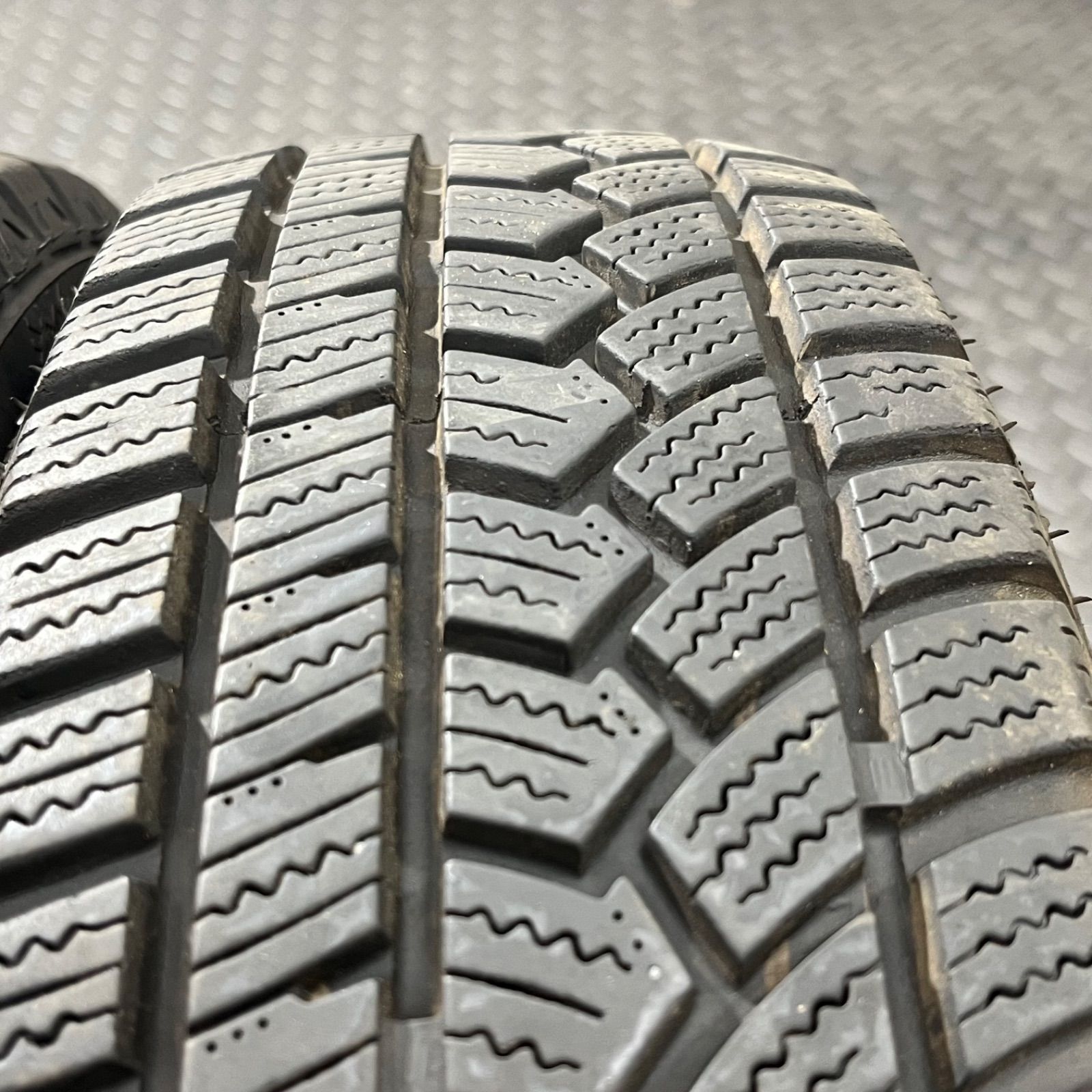 スタッドレスタイヤ