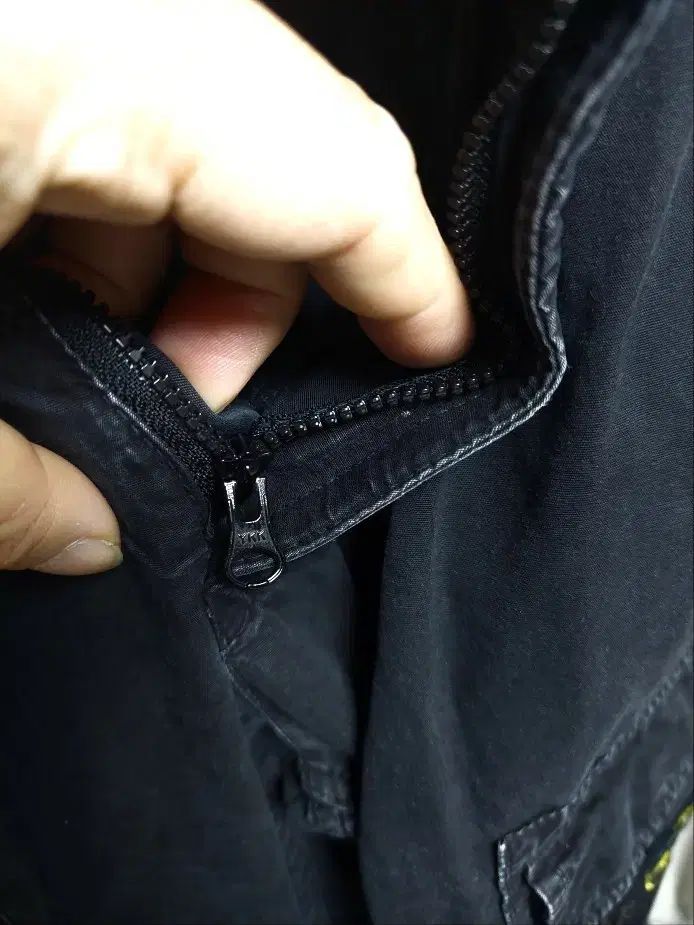  STONE ISLAND ストーンアイランド 22 シーズン 黒 カーゴ パンツ w 29 チノパン パンツ