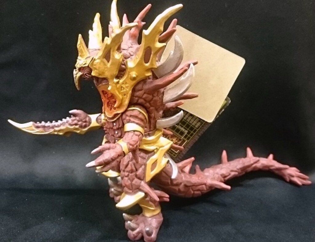 No.332 龍 勾玉 オルゴナイト ネックレス レジンネックレス 金運 幸運 三日月を護る狼　勾玉　オルゴナイト　蓄光三日月　色変化　ネックレス