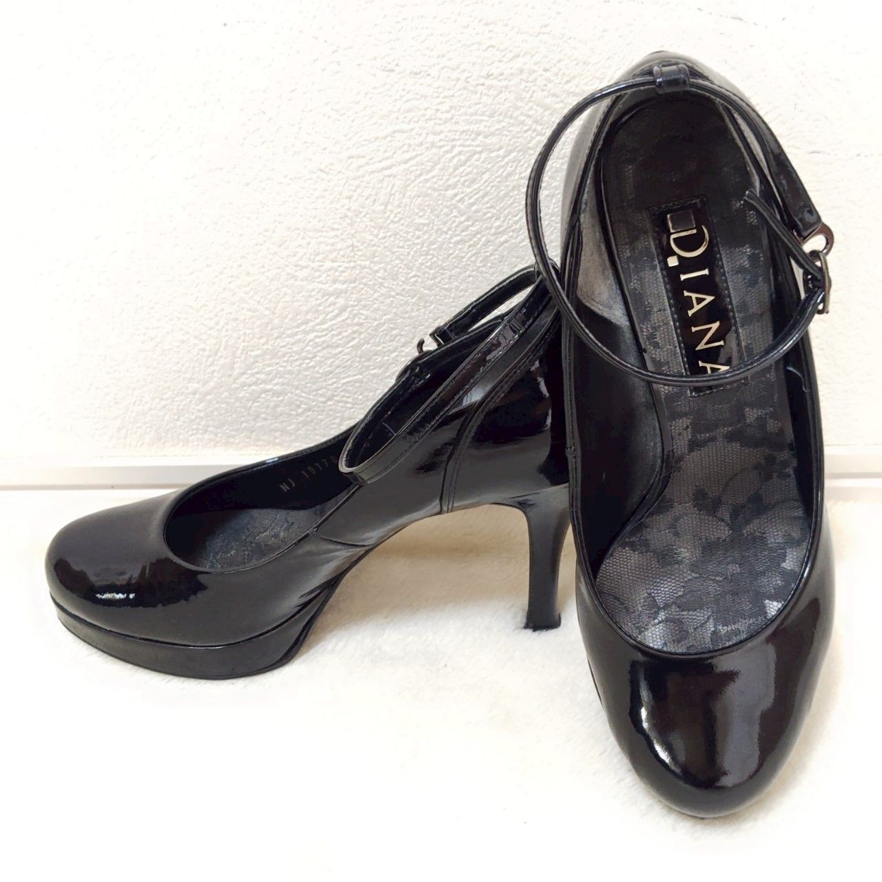 2 DIANA ブラック ハイヒール　23.5 エナメル　美品　ヒール10 2 DIANA ブラック ハイヒール 23.5 エナメル 美品 ヒール10