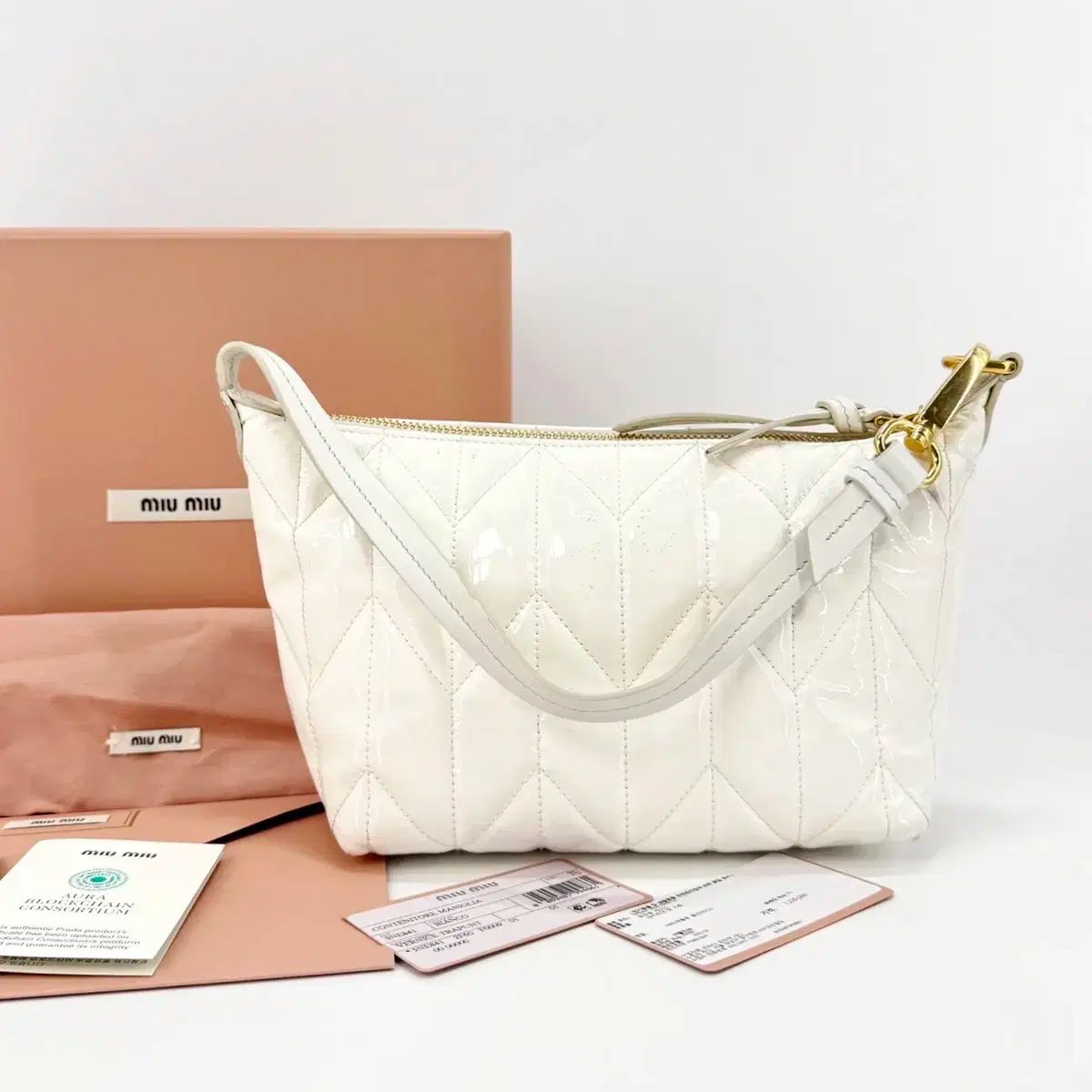 【セール】ミュウミュウ☆パテントレザーミニバッグ☆5NE841 100 %本物 MIU MIU(ミュウミュウ) パテントレザー ミニ