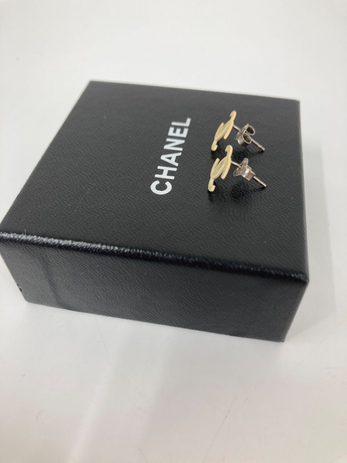 CHANEL シャネル ココマーク ピアス ホワイト クリーム 両耳用
