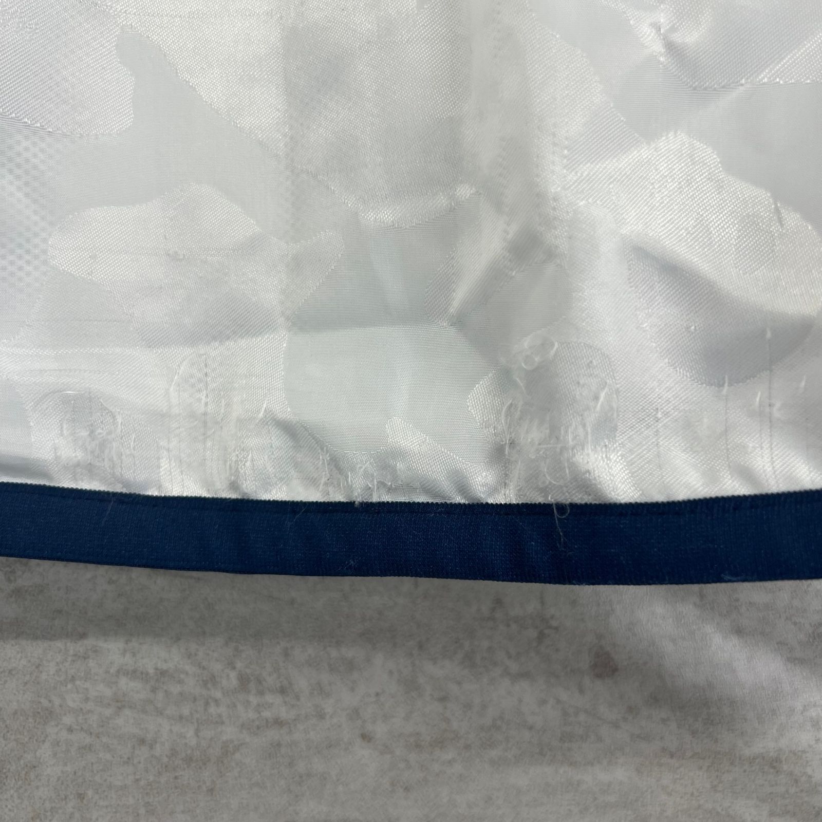 ホワイト マークアンドロナ