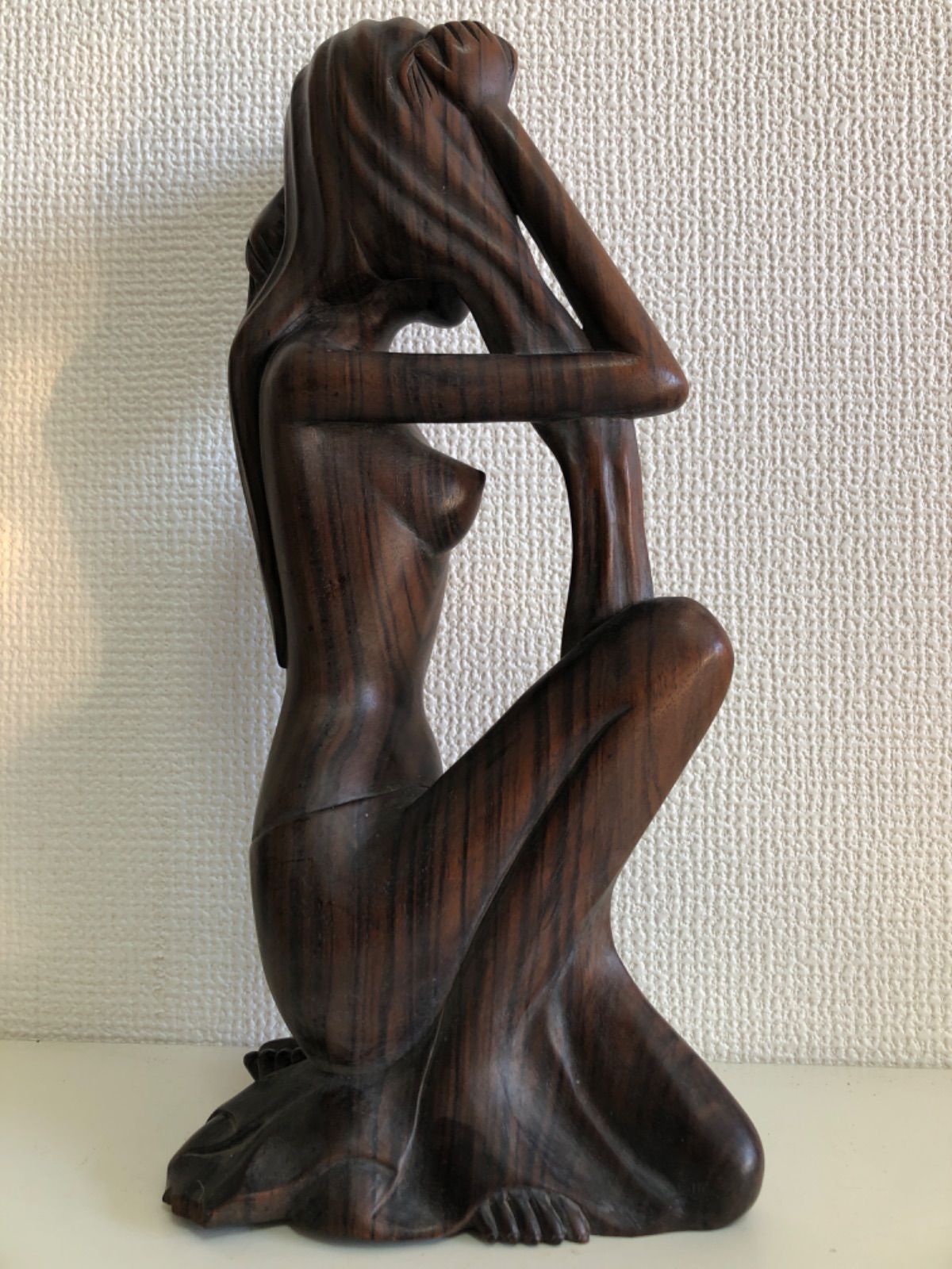 バリ島MAS村製彫刻 縞黒壇 女性像