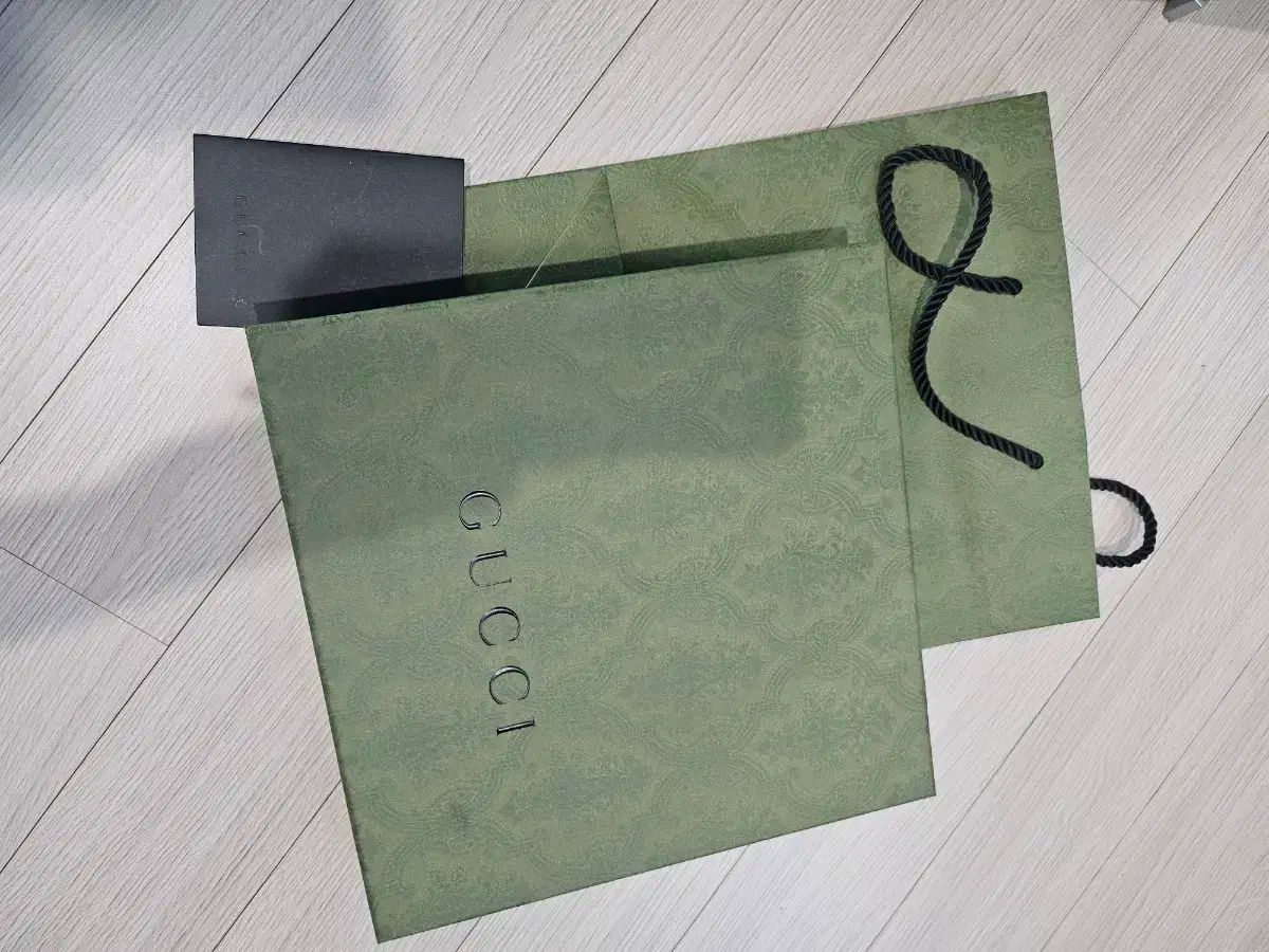 GUCCI マフラー【正規保証❗️返品可能❗️古物有　即日発送限定】 GUCCI(グッチ) マフラー 新品 - メルカリ