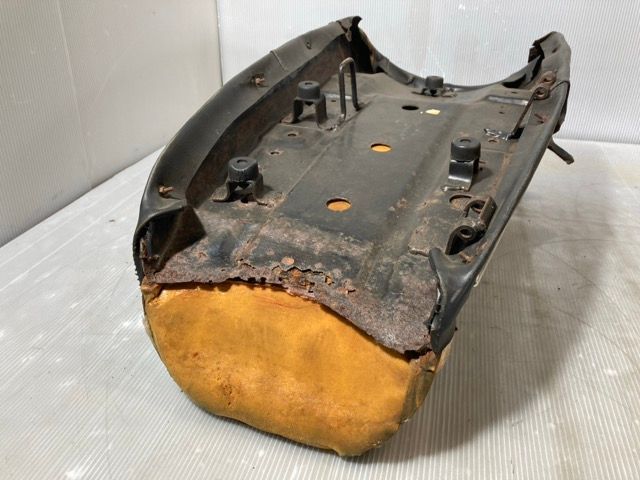 kz1000 Z1000 Z1 ジュリアーリ　シート kz900 kz1000 z1 z2 ジュリアーリシート ジュリアーリ z900