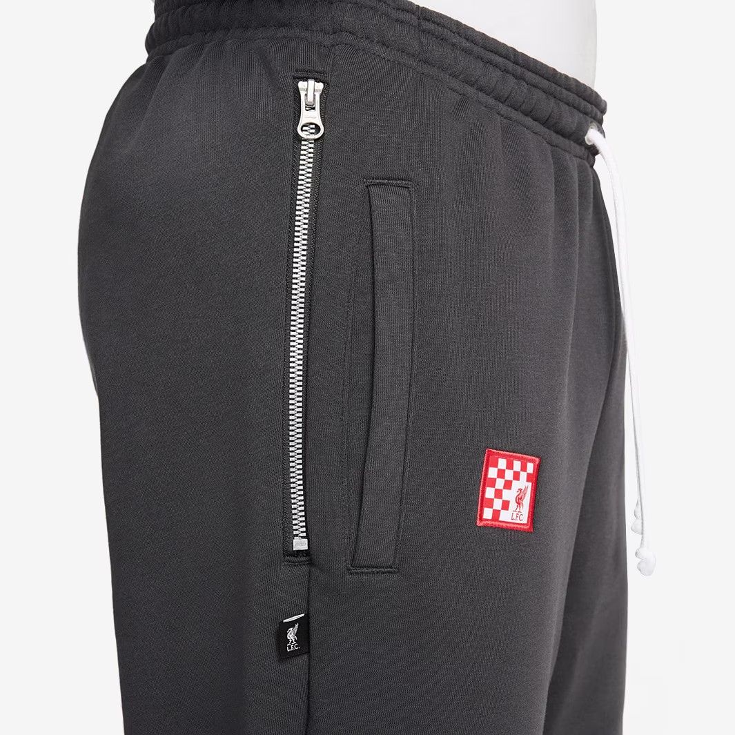 人気 ナイキ リヴァプール 2025 25 ドライフィット トラックスーツ パンツ グレー 灰 白 ホワイト 公式モデル 日本未発売