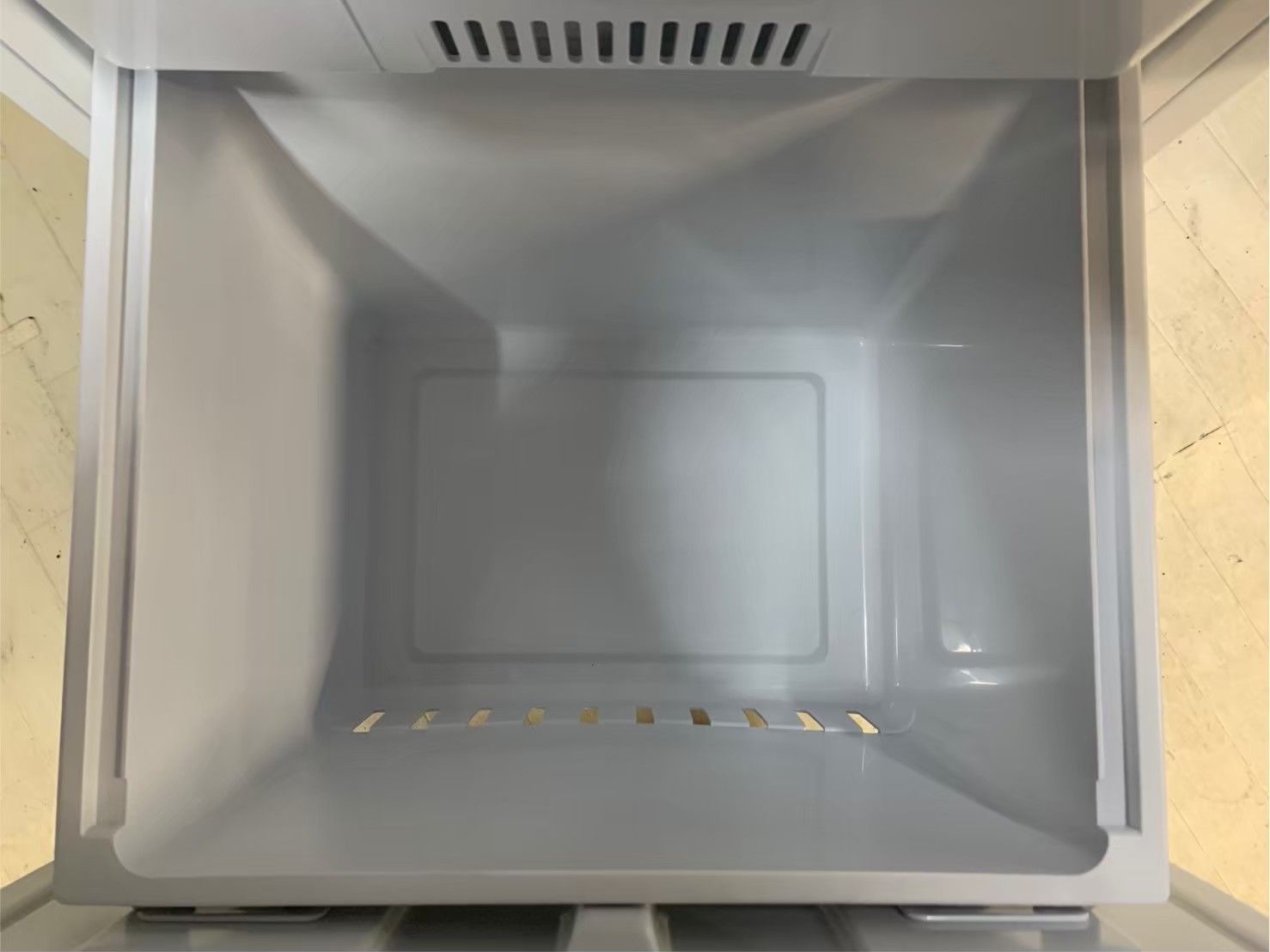 大阪送料無料☆3か月保障付き☆冷蔵庫☆2022年☆HR-D1304☆R-180