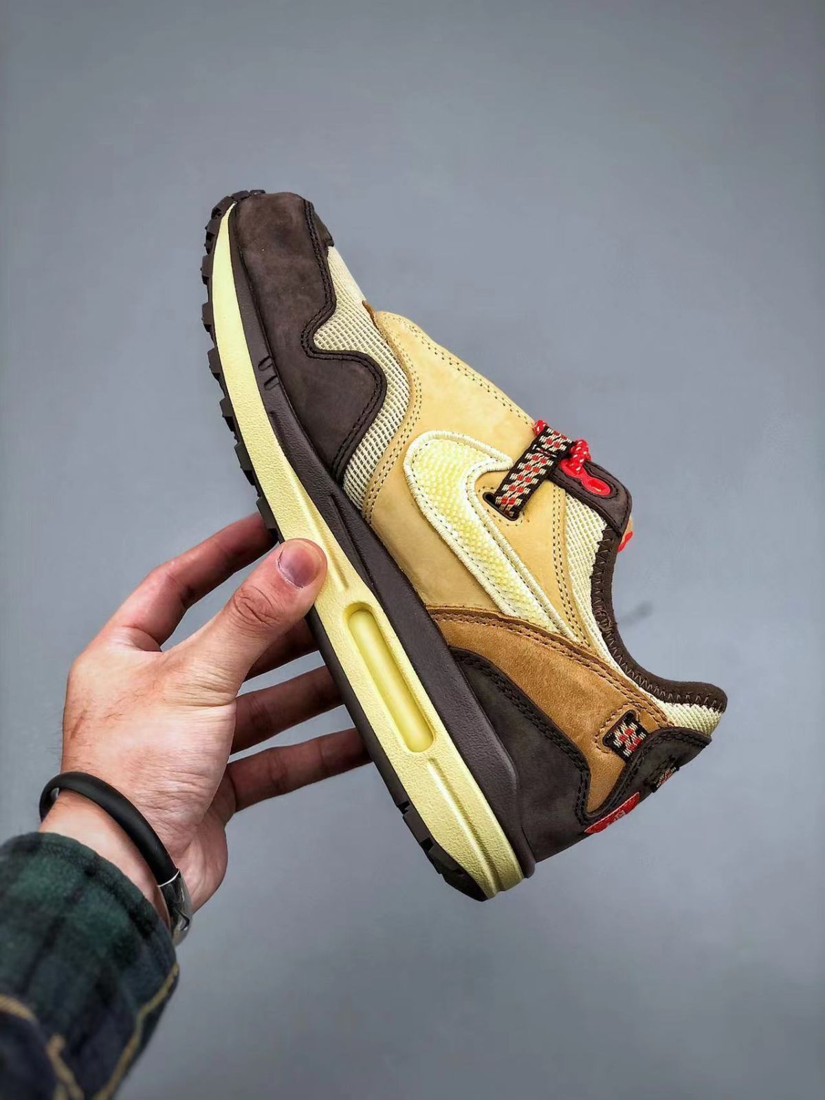 Travis Scott × Nike Air Max 1 ナイキ トラヴィス