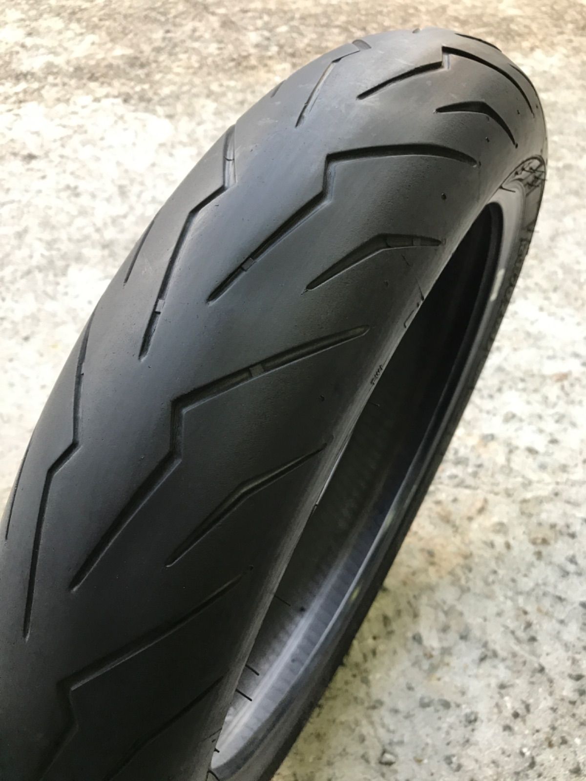 ピレリロッソⅢ 120/70ZR17. 160/60ZR17 ピレリ ディアブロ ロッソ3 120/70ZR17 (バイク用タイヤ) 価格