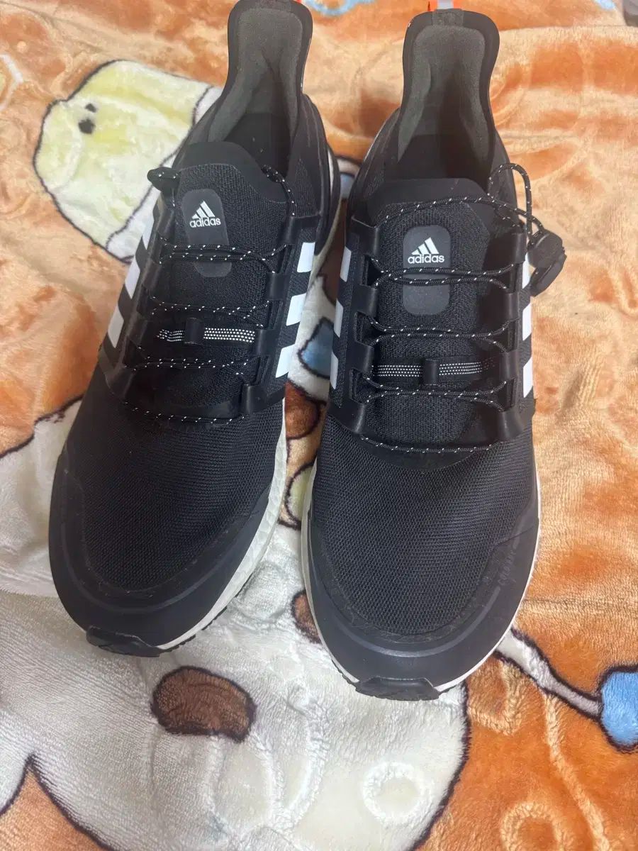 色 adidas アディダス スニーカー 黒 COLD RDY 新作の新商品続々！