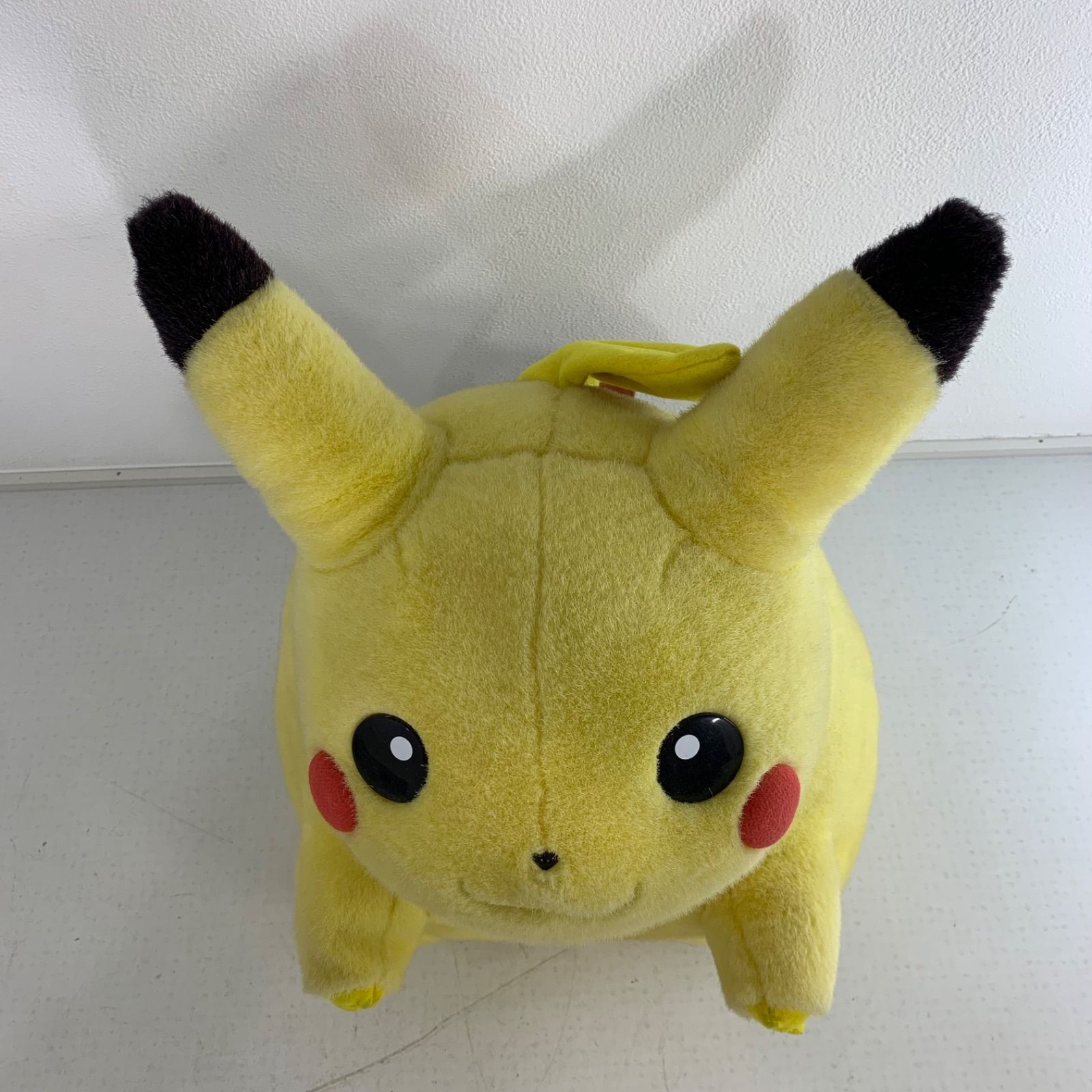 ピカチュウ ぬいぐるみ 初期 初代 TOMY 等身大 1/1 タグあり ピカチュウ ぬいぐるみ 初期 初代 TOMY 等身大 1/1 - メルカリ