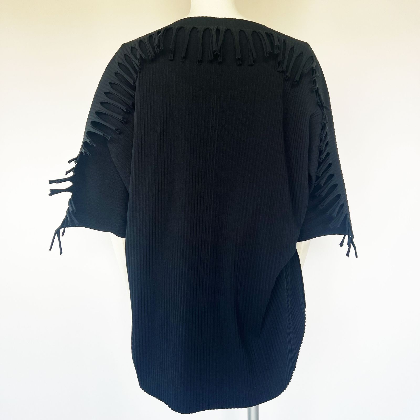 【美品】イッセイミヤケ me ミー ボトルプリント 半袖 プリーツ カットソー イッセイミヤケ me ミー ボトルプリント 半袖 プリーツ カットソー