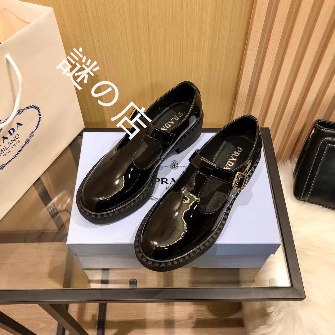 PRADA(プラダ) ローファー 箱付き