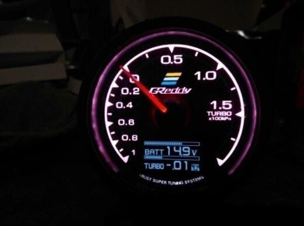 デジタル アナログ電気式 ブースト計 1.5 2.0 ブーストゲージ 60パイ 汎用 追加ターボメーター 電圧表示 ピ ZYP29今がチャンス