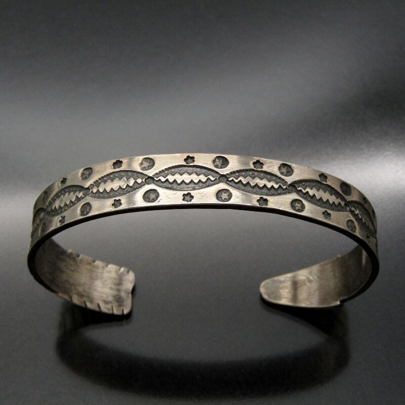 Bo Reeves ナバホ族 バングル スタンプワーク アロー ボーリーブス メンズ レディース ブレスレット 28011043